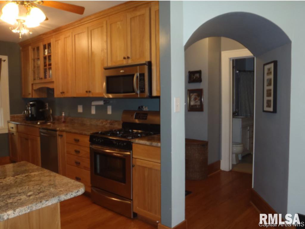 1324 West Governor Street Springfield, IL 62704 - Photo 11 of 32 Gallery Image 11