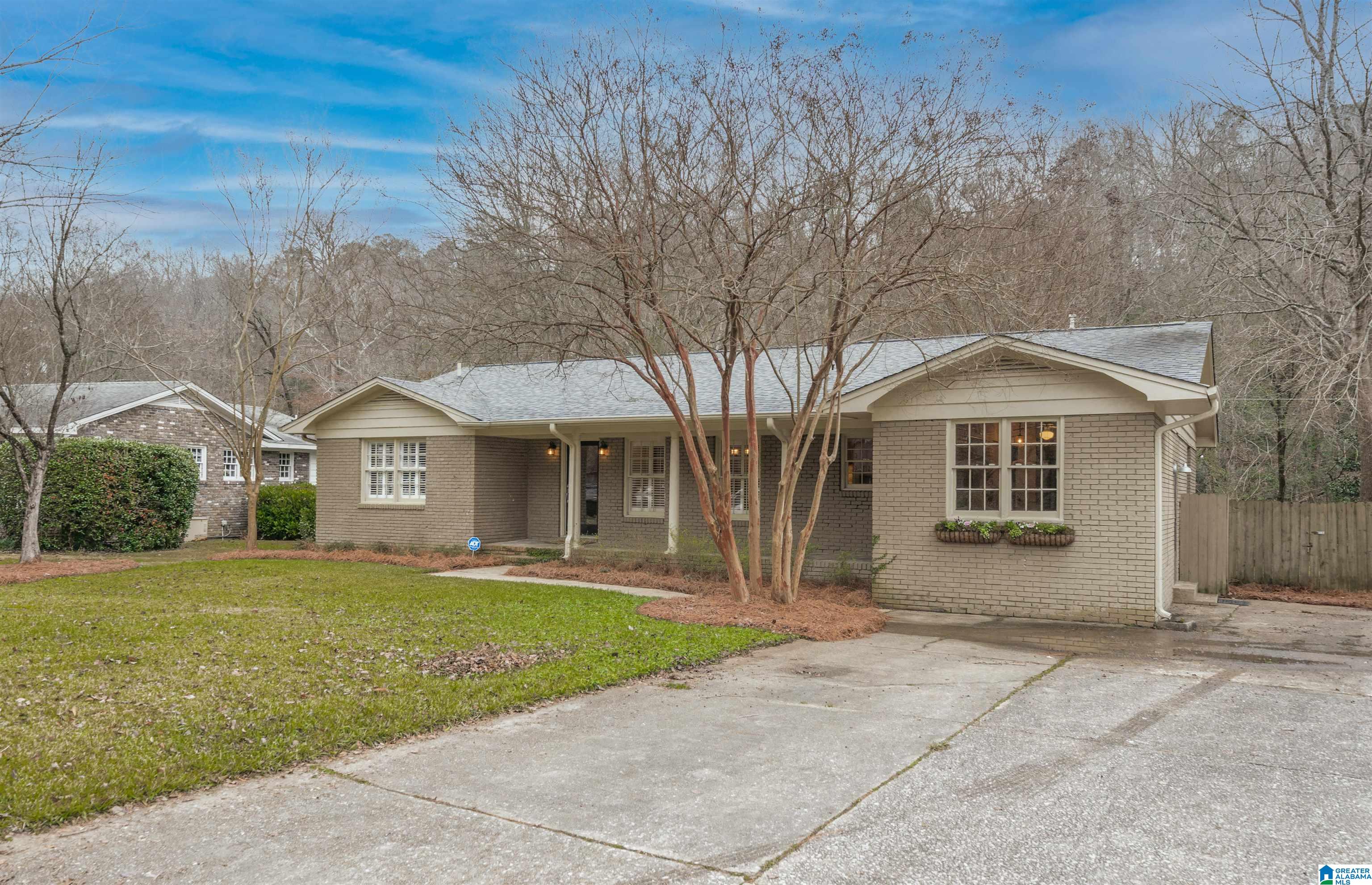 4385 MountainDale Road Birmingham, AL 35213 - Photo 2 of 32