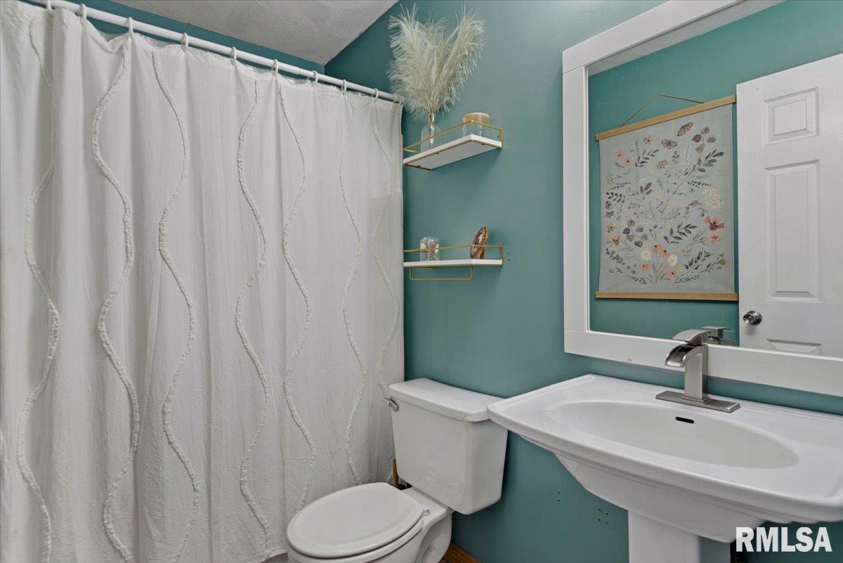 3028 Sutherland Road Springfield, IL 62702 - Photo 15 of 38