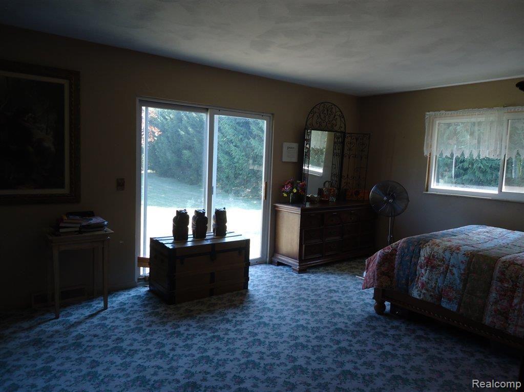 10550 West Sargent Road Fowlerville, MI 48836 - Photo 19 of 22 Master Bedroom w/Doorwall