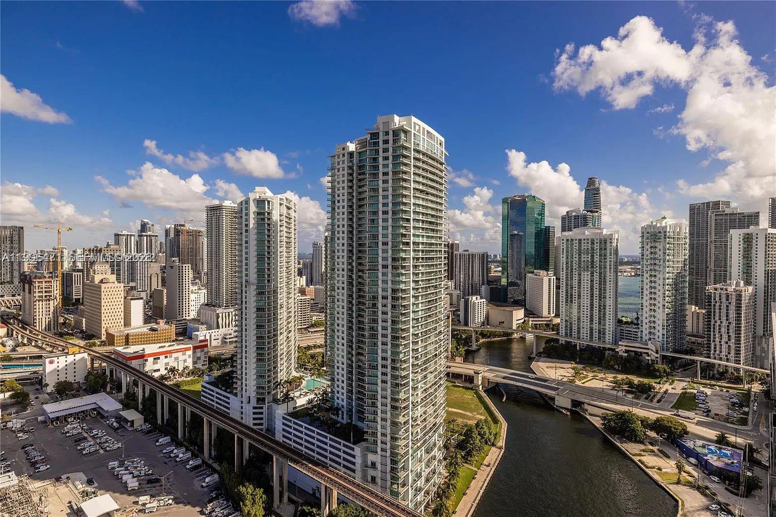 185 Southwest 7th Street, Unit 3611 Miami, FL 33130 - Photo 8 of 14 a view of a city with tall buildings