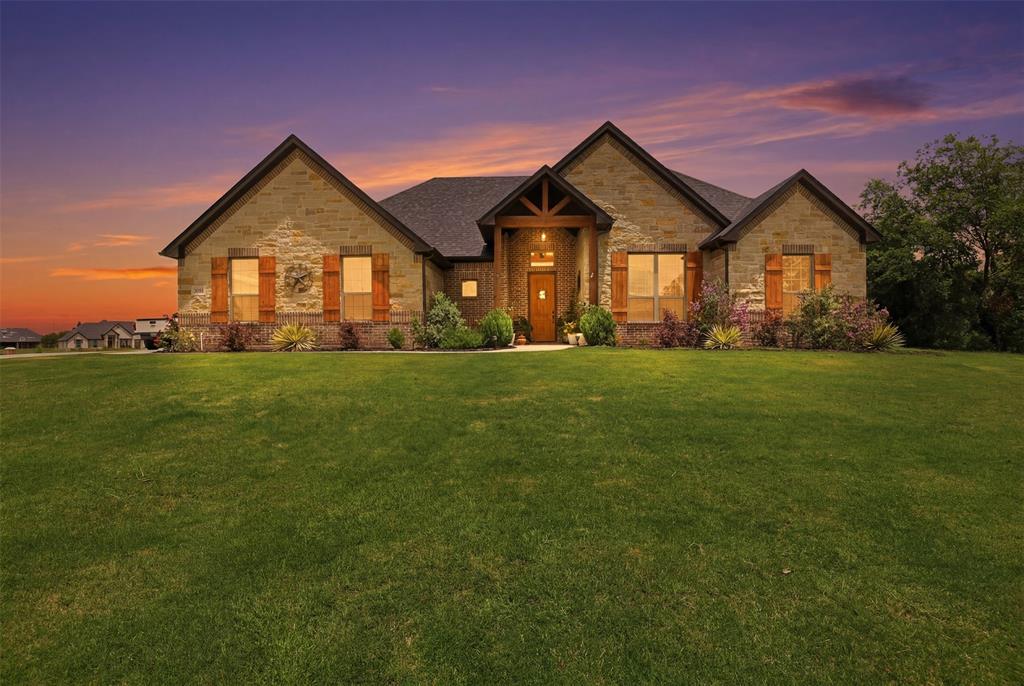 915 Taylor Branch Springtown, TX 76082 - Photo 2 of 31