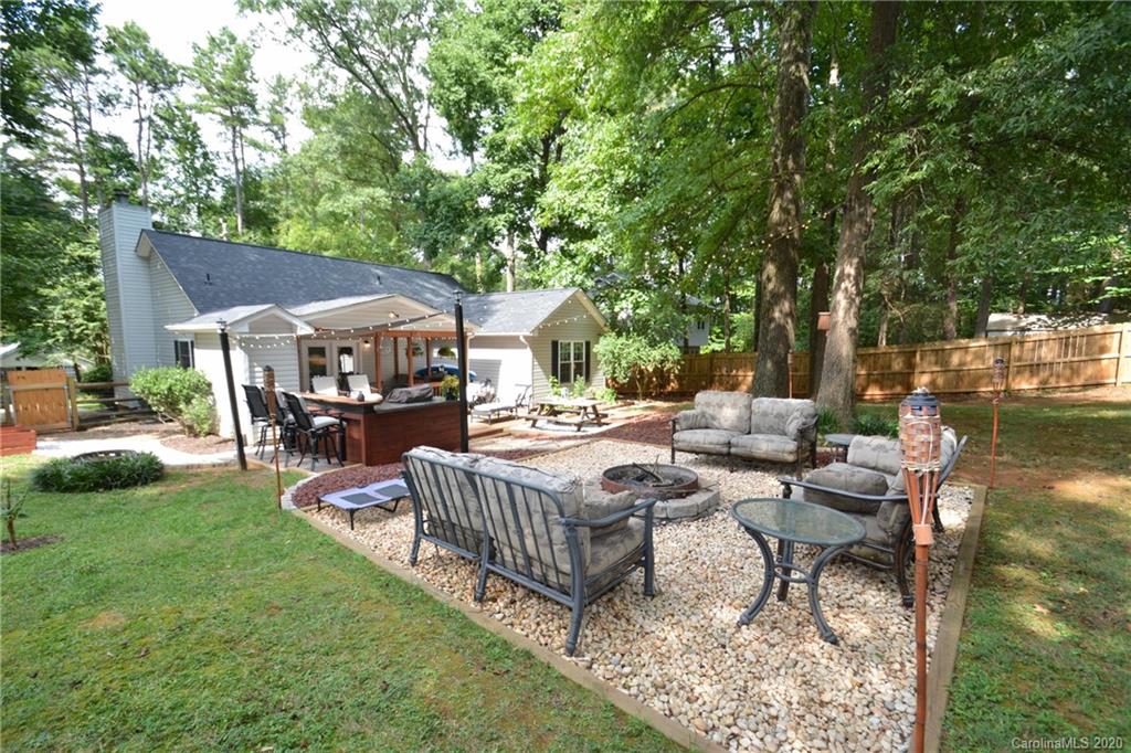 324 Radio Road, Unit 4 Charlotte, NC 28216 - Photo 15 of 19 a view of a patio with chairs and a yard