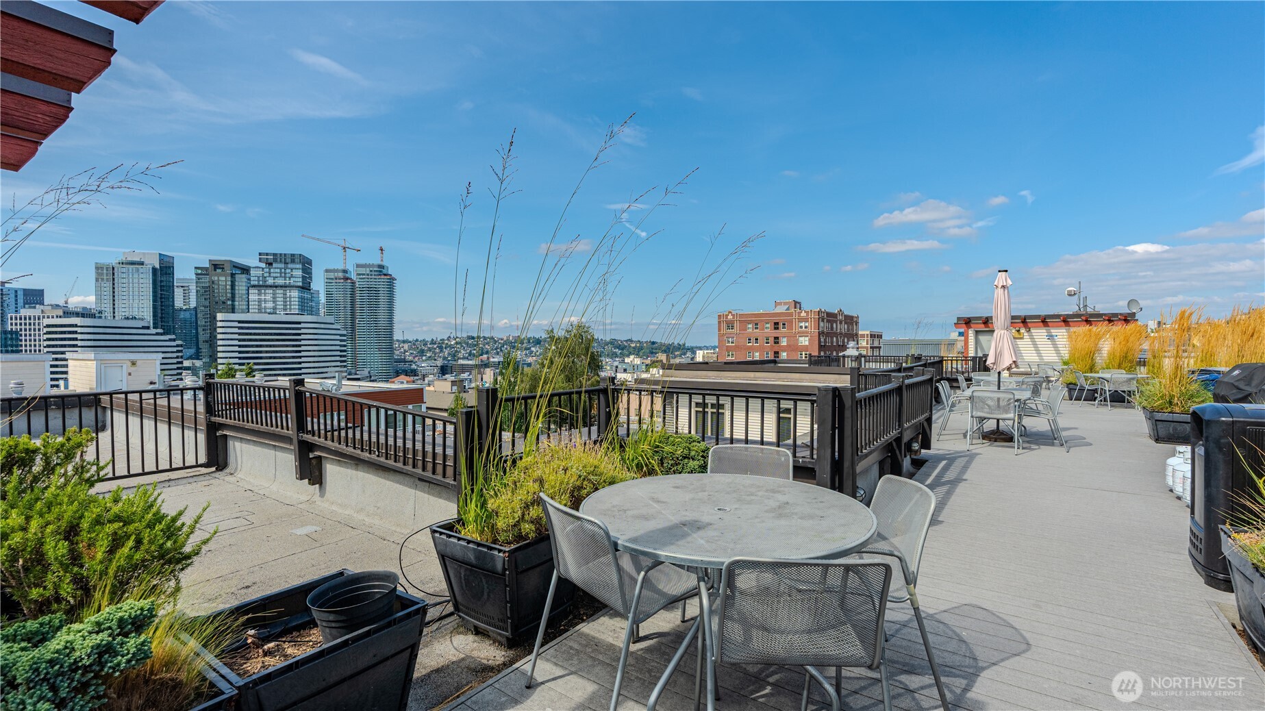 1620 Belmont Avenue, Unit 226 Seattle, WA 98122 - Photo 17 of 19 a view of a chairs and table in patio