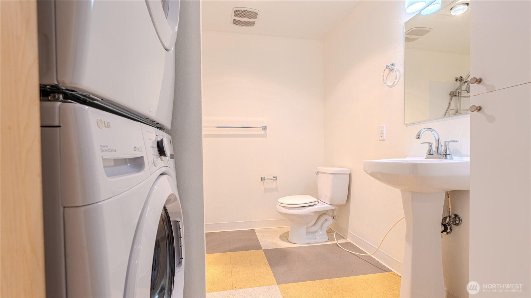 1620 Belmont Avenue, Unit 226 Seattle, WA 98122 - Photo 10 of 19 a bathroom with a sink toilet and shower