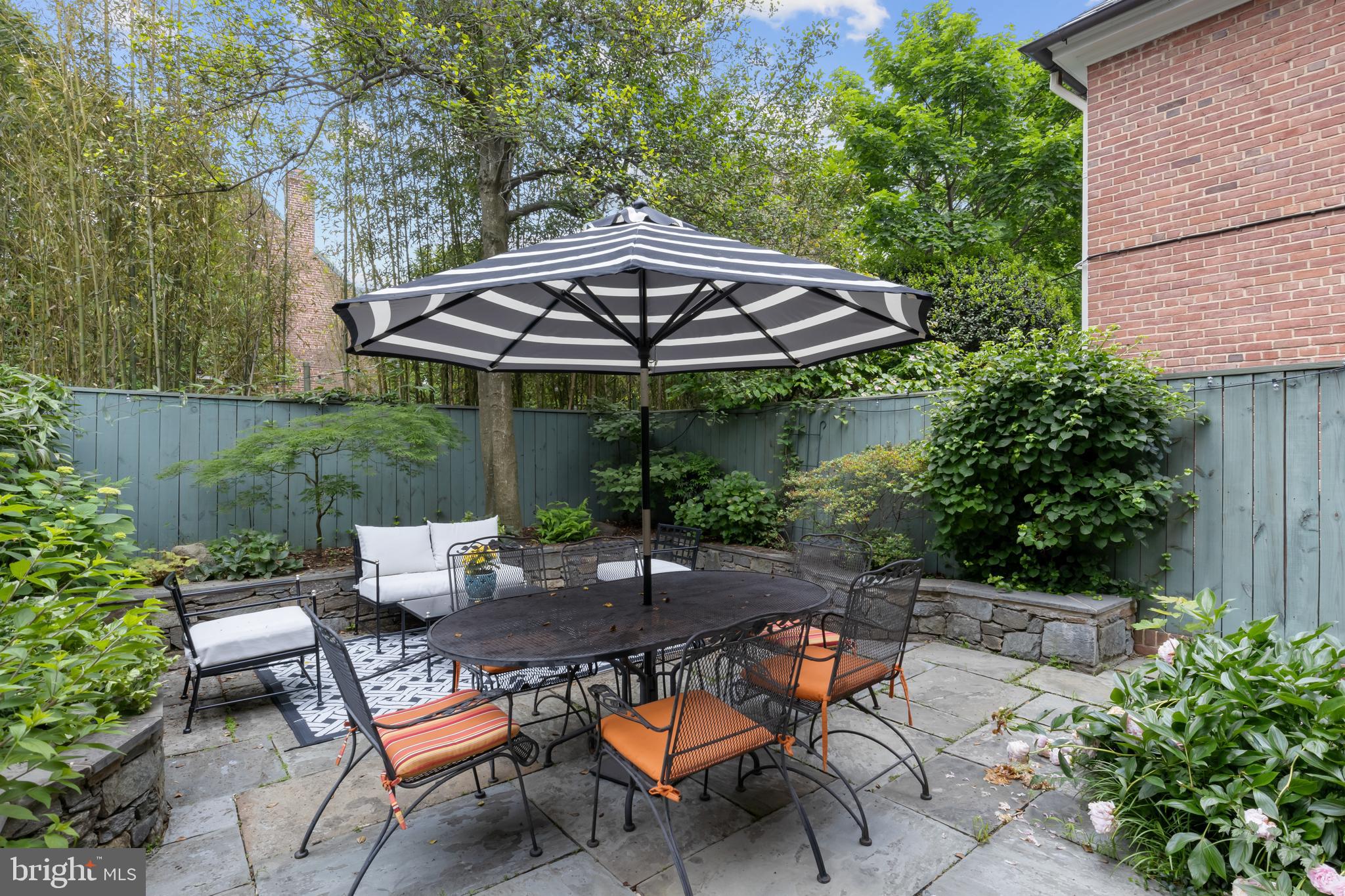 3320 R Street Northwest Washington, DC 20007 - Photo 18 of 48 Here the birds chirping all around