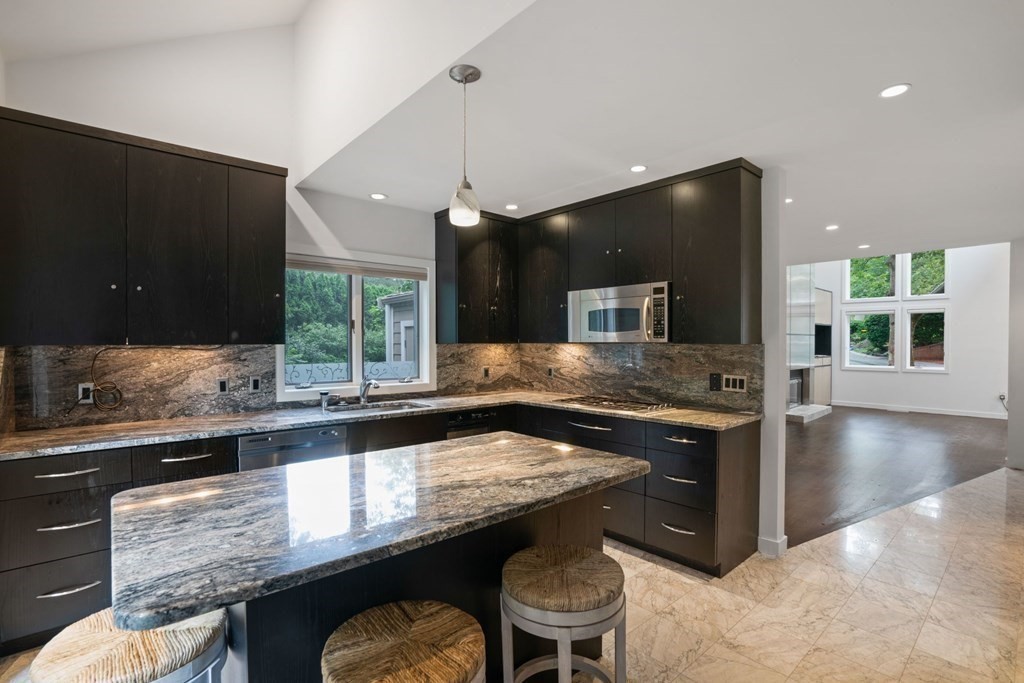 11 Benjamin Place, Unit 11 Brookline, MA 02467 - Photo 13 of 28