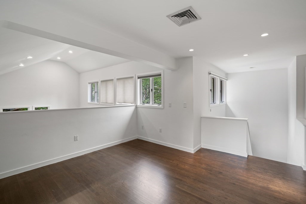 11 Benjamin Place, Unit 11 Brookline, MA 02467 - Photo 20 of 28