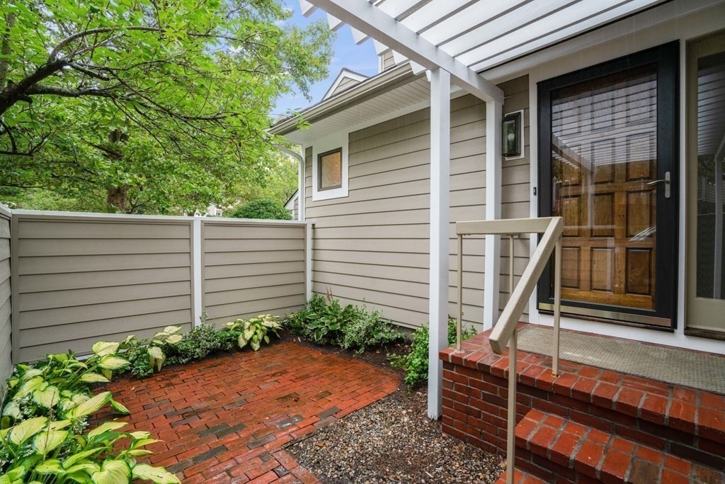 11 Benjamin Place, Unit 11 Brookline, MA 02467 - Photo 4 of 28