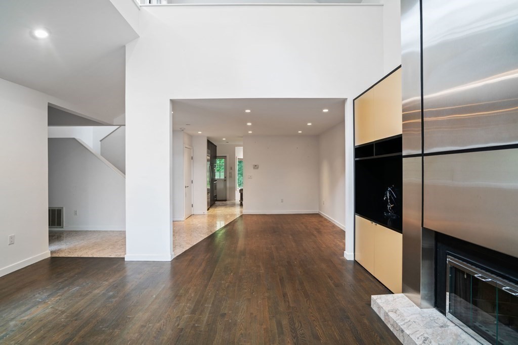 11 Benjamin Place, Unit 11 Brookline, MA 02467 - Photo 8 of 28