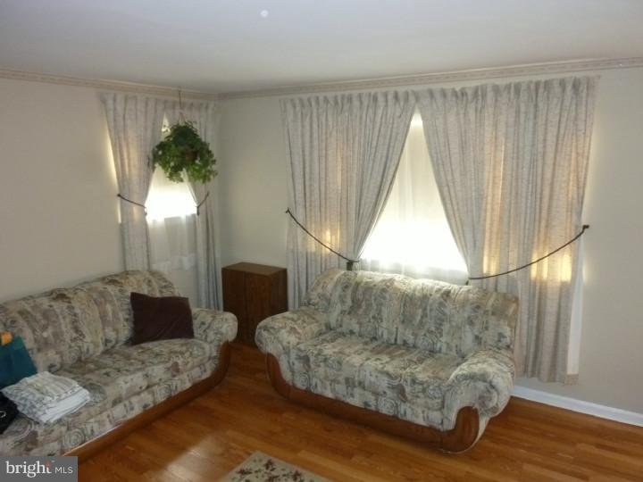 413 Flanders Road Burlington, NJ 08016 - Photo 3 of 14 Living Room