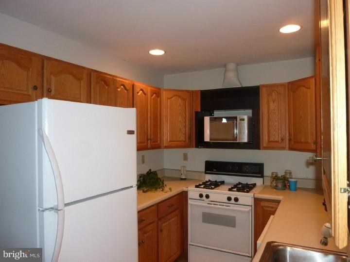 413 Flanders Road Burlington, NJ 08016 - Photo 6 of 14 Gallery Image 6