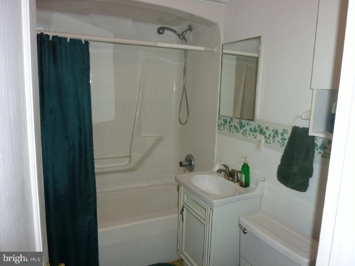 413 Flanders Road Burlington, NJ 08016 - Photo 8 of 14 Gallery Image 8