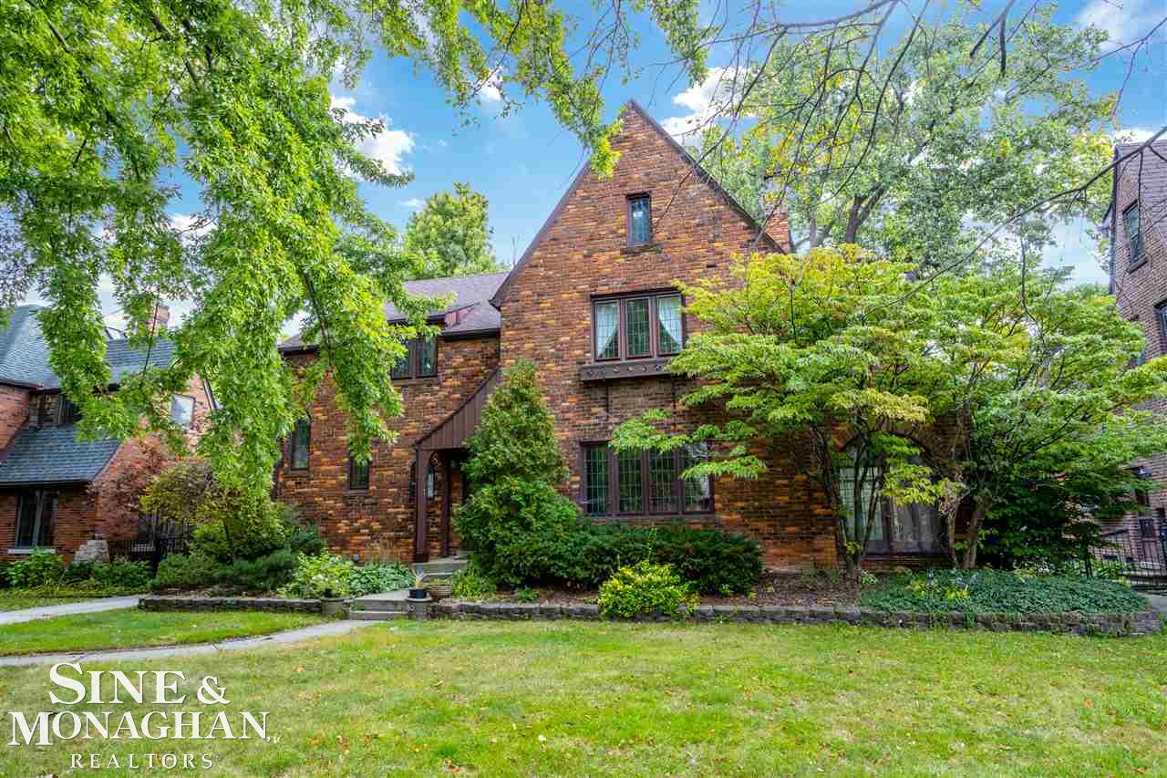 816 Bedford Road Grosse Pointe Park, MI 48230 - Photo 1 of 37