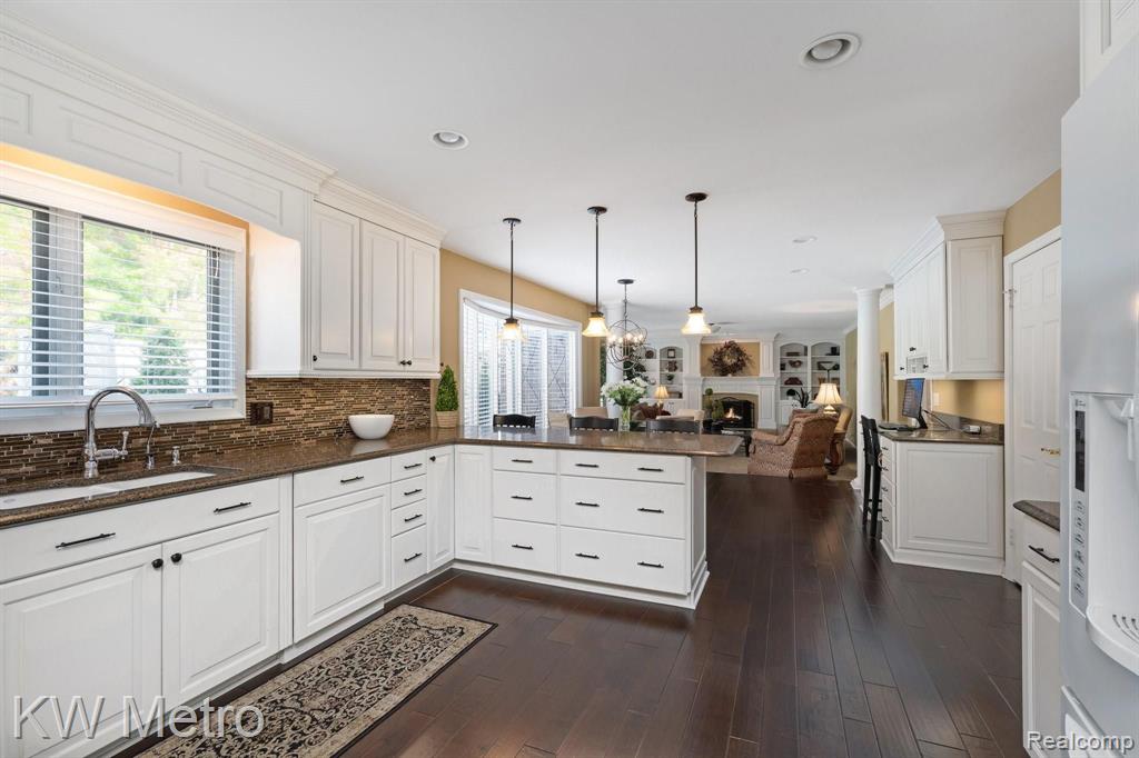 323 Shellbourne Drive Rochester, MI 48309 - Photo 12 of 62