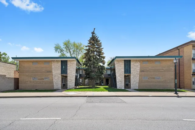 $1,570,000 | 3011 West 87th Street, Evergreen Park, IL 60805