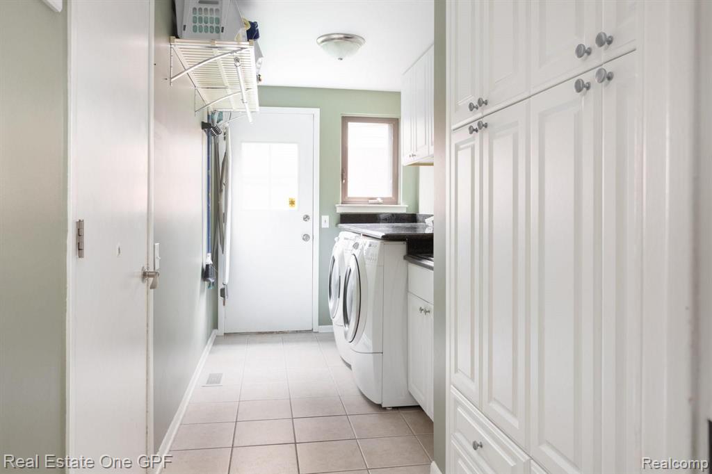 559 Cook Road Grosse Pointe Woods, MI 48236 - Photo 21 of 47