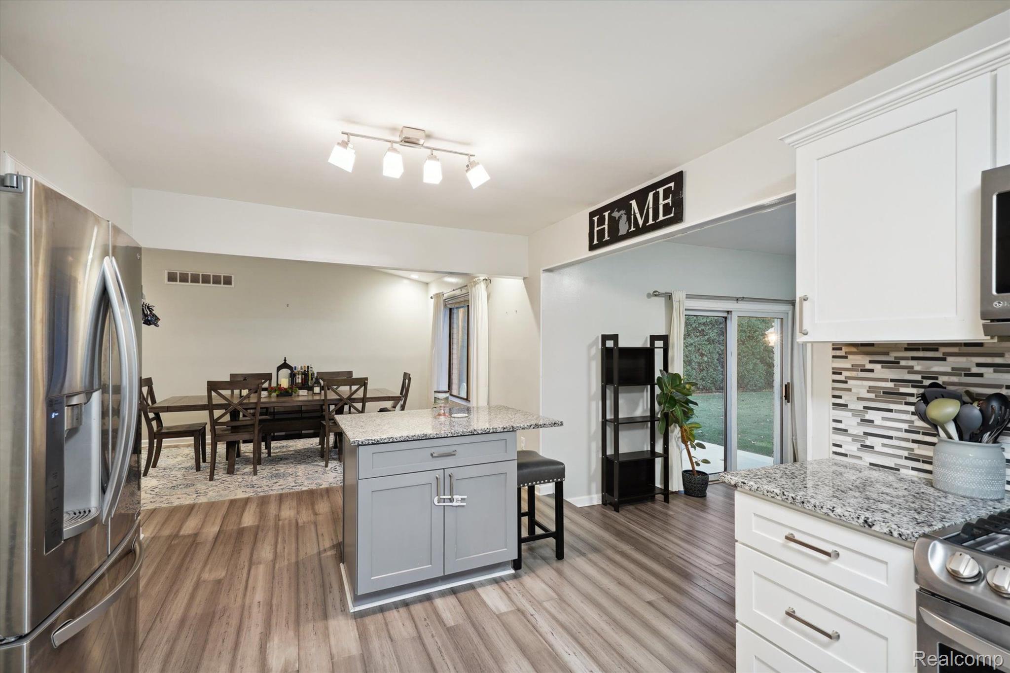 553 Buckingham Road Canton, MI 48188 - Photo 12 of 35