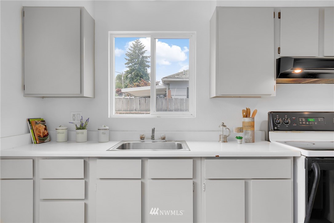3127 Southwest Roxbury Street Seattle, WA 98126 - Photo 12 of 17 Gallery Image 12