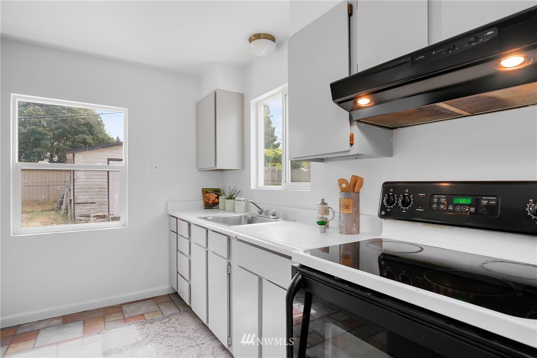 3127 Southwest Roxbury Street Seattle, WA 98126 - Photo 13 of 17 Gallery Image 13