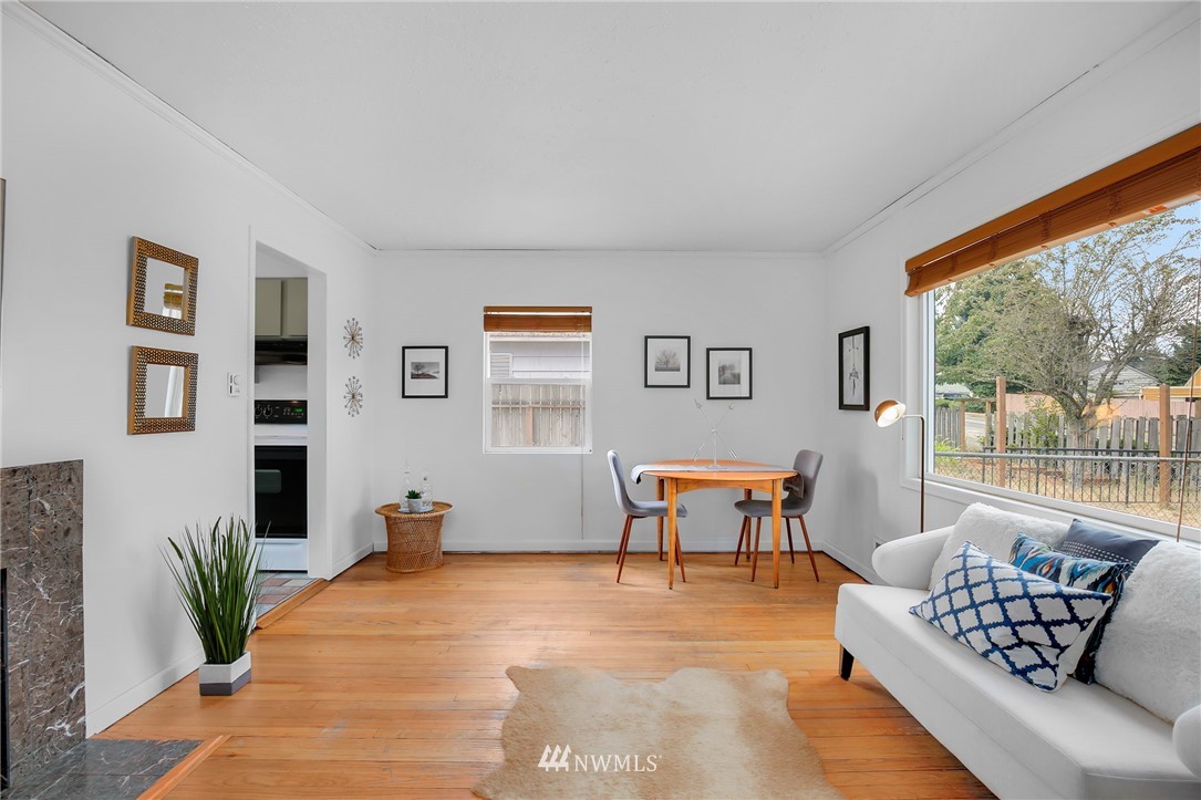 3127 Southwest Roxbury Street Seattle, WA 98126 - Photo 3 of 17 Gallery Image 3