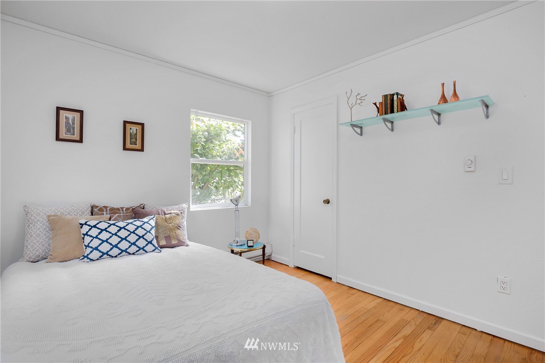 3127 Southwest Roxbury Street Seattle, WA 98126 - Photo 6 of 17 Gallery Image 6