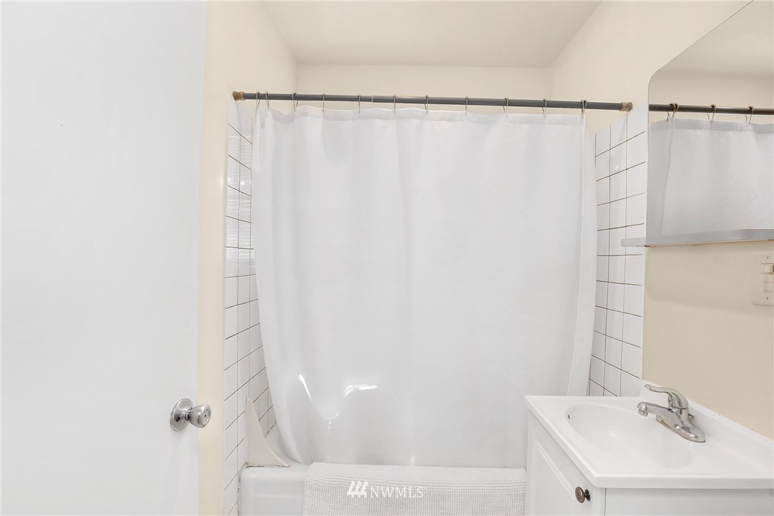 3127 Southwest Roxbury Street Seattle, WA 98126 - Photo 7 of 17 Gallery Image 7