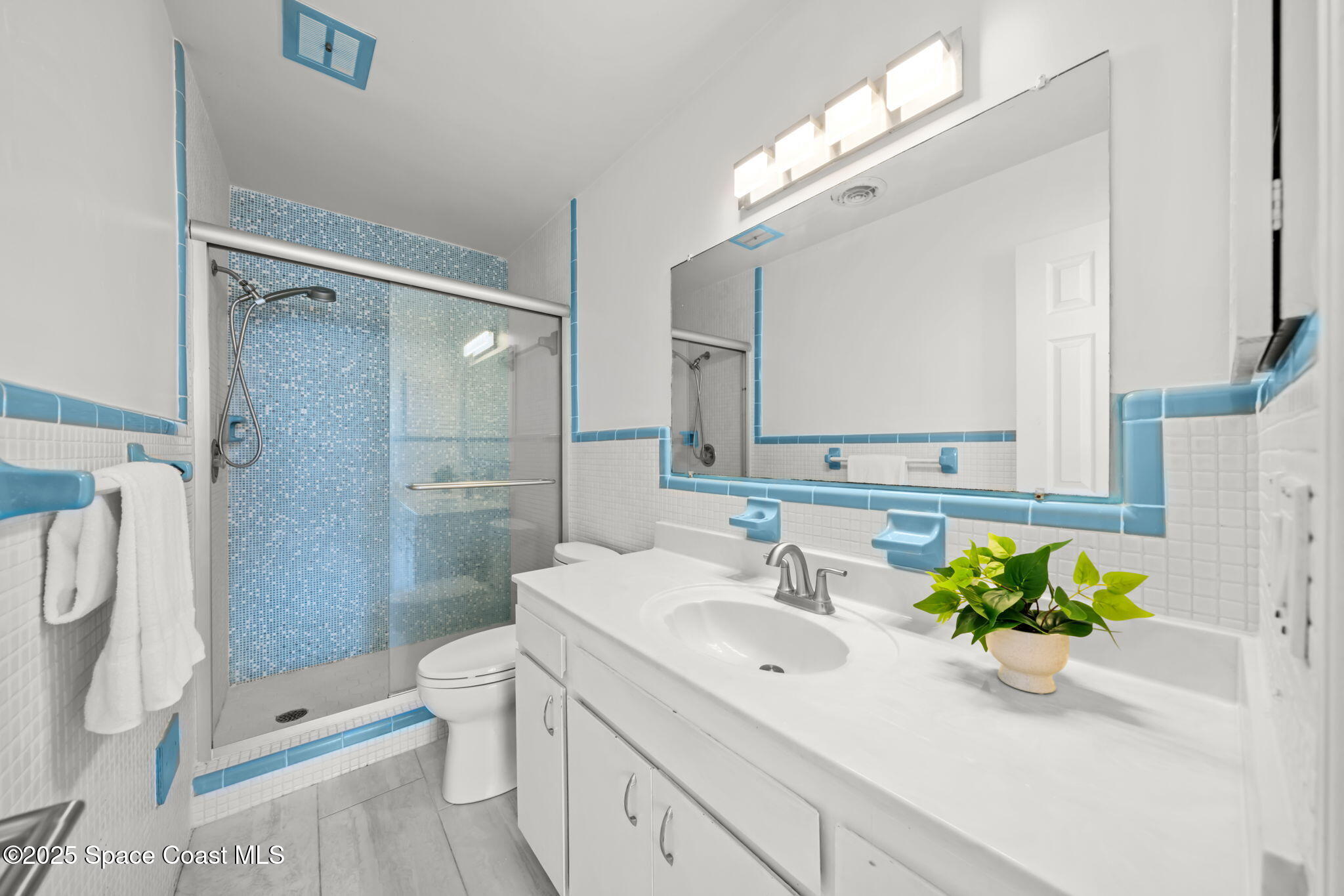 1214 Samar Road Cocoa Beach, FL 32931 - Photo 32 of 83 En Suite Guest Bath