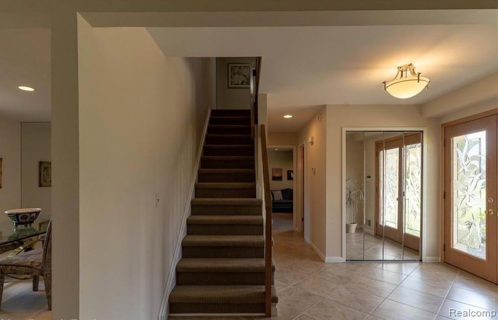 28840 Nottoway Farmington, MI 48331 - Photo 11 of 24