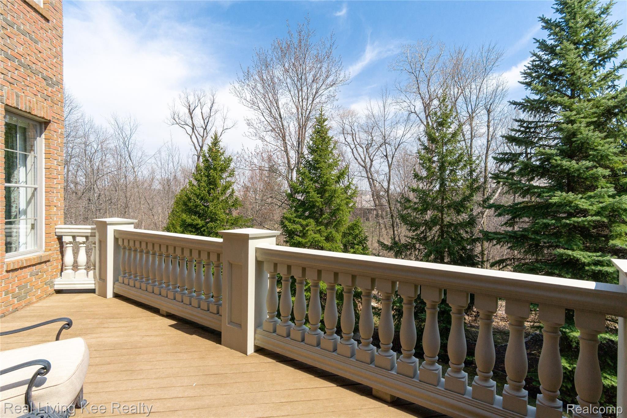 2766 Castlemartin Court Rochester, MI 48306 - Photo 8 of 76 Exteriors (10 of 12).jpg