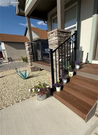 a view of entryway front of house