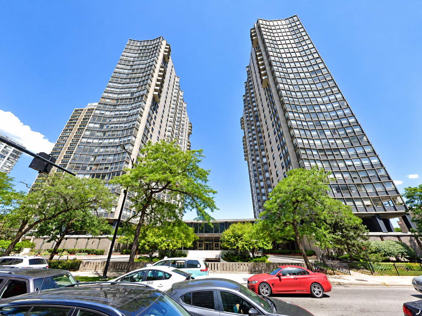 5701 North Sheridan Road, Unit 5U Chicago, IL 60660 - Photo 1 of 14 Gallery Image 1