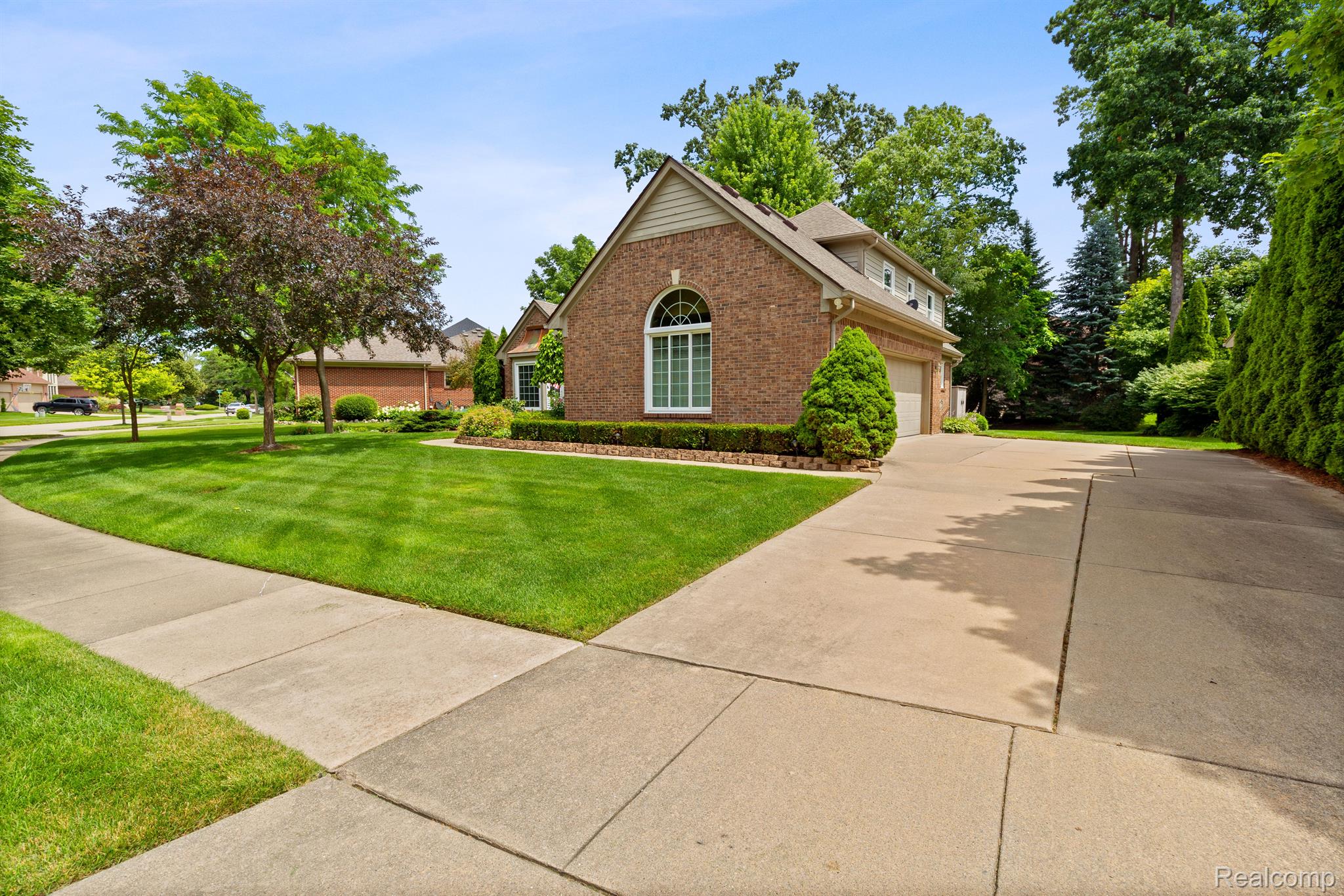 2017 Roundtree Rochester, MI 48307 - Photo 32 of 36 Gallery Image 32