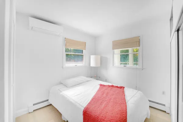 $999,999 | 3 Jefferson Avenue, Hampton Bays, NY 11946