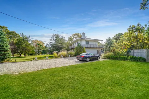$999,999 | 3 Jefferson Avenue, Hampton Bays, NY 11946
