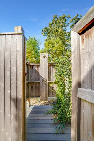 $999,999 | 3 Jefferson Avenue, Hampton Bays, NY 11946