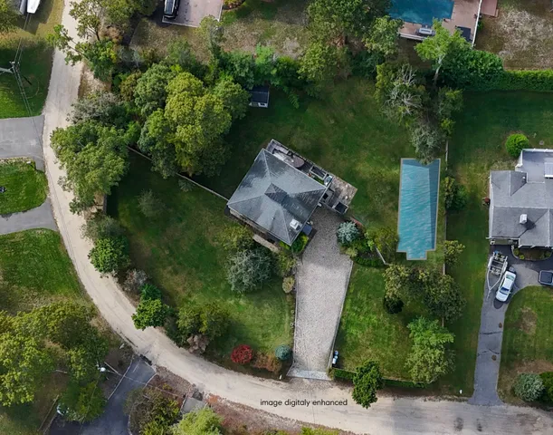 $999,999 | 3 Jefferson Avenue, Hampton Bays, NY 11946