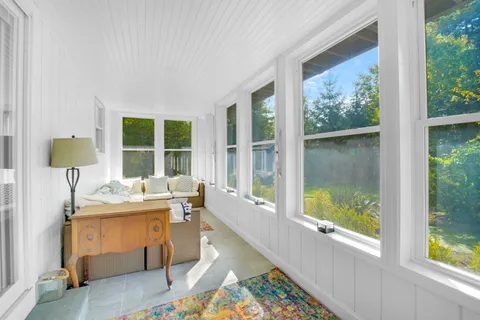 $999,999 | 3 Jefferson Avenue, Hampton Bays, NY 11946