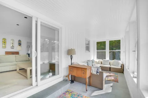 $999,999 | 3 Jefferson Avenue, Hampton Bays, NY 11946