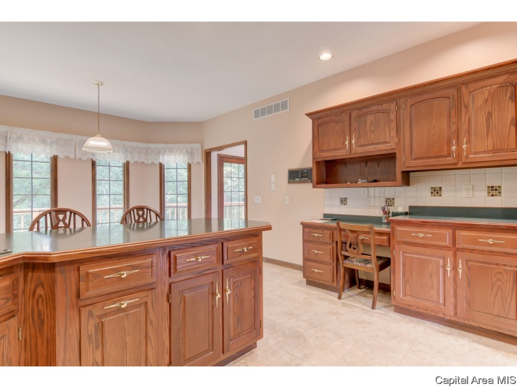 520 Appomattox Drive Springfield, IL 62711 - Photo 3 of 35