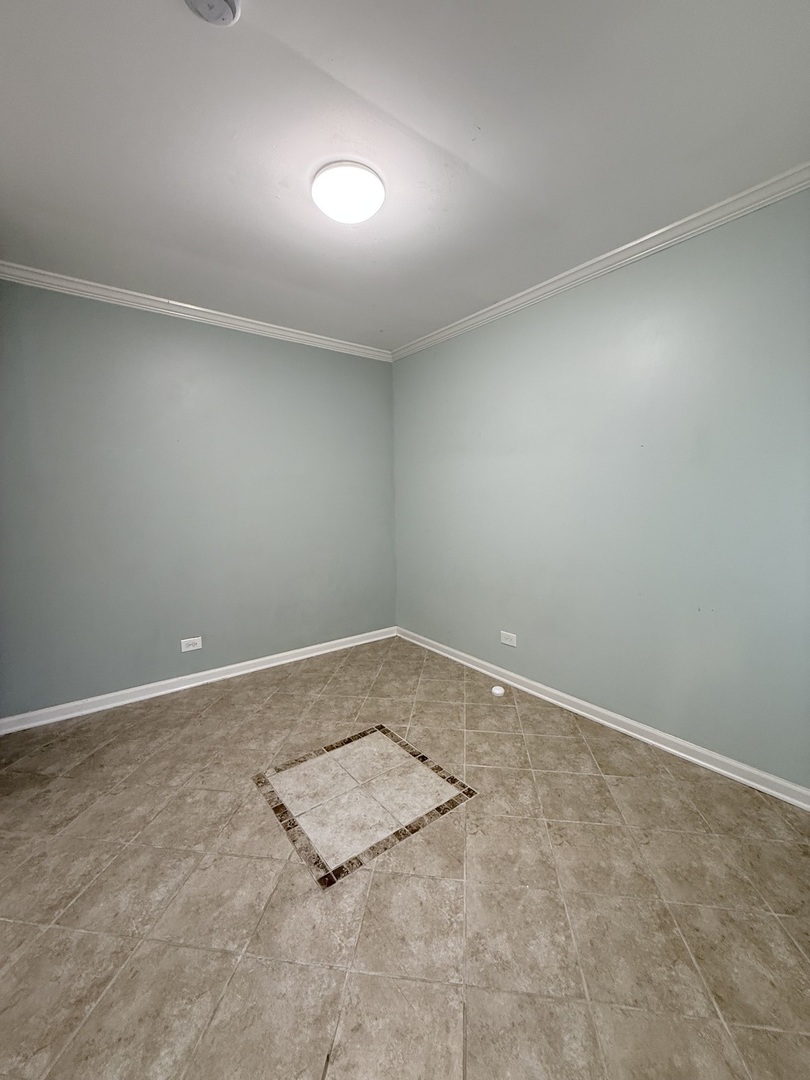 2023 Raleigh Place Hoffman Estates, IL 60169 - Photo 7 of 18 Gallery Image 7