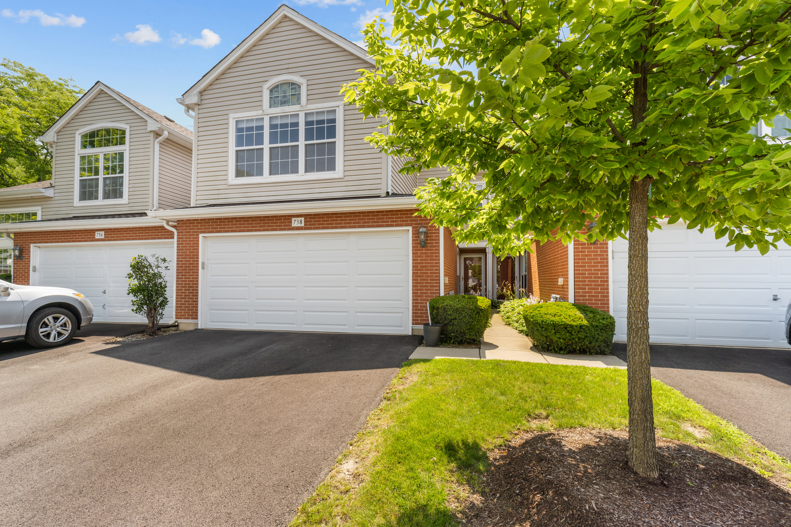 738 Old Checker Road Buffalo Grove, IL 60089 - Photo 1 of 19 Gallery Image 1