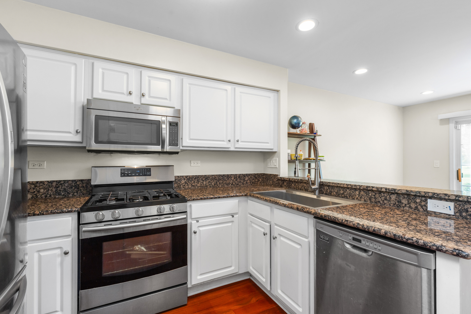 738 Old Checker Road Buffalo Grove, IL 60089 - Photo 3 of 19 Gallery Image 3