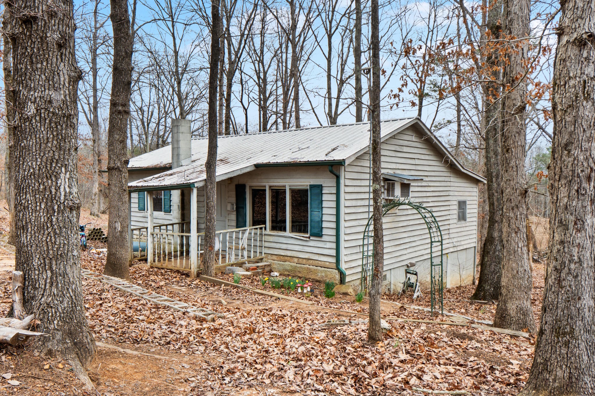 1475 Patton School Road South Pittsburg, TN 37380 - Photo 3 of 22 a front view of a house with a tree