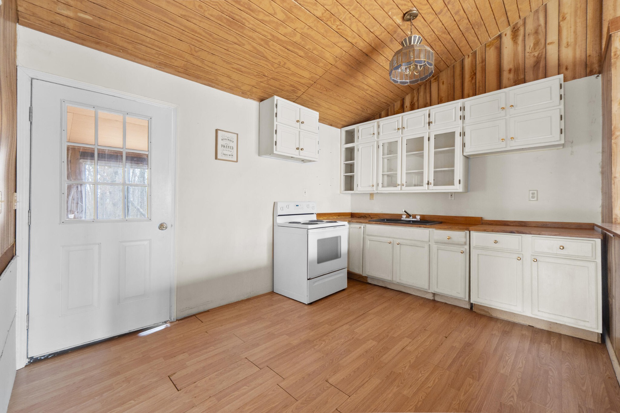 1475 Patton School Road South Pittsburg, TN 37380 - Photo 7 of 22 a kitchen with white cabinets and white appliances
