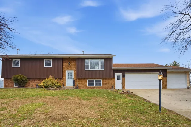 $259,900 | 314 Wilshire Drive, Colona, IL 61241