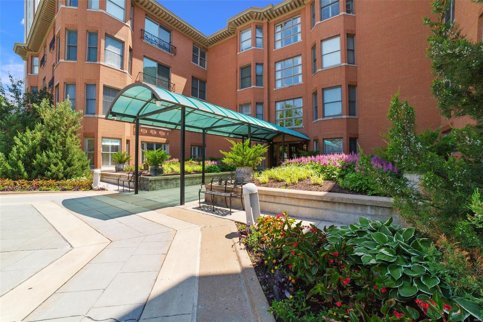 750 South Hanley Road, Unit 160 St. Louis, MO 63105 - Photo 1 of 19 Gallery Image 1