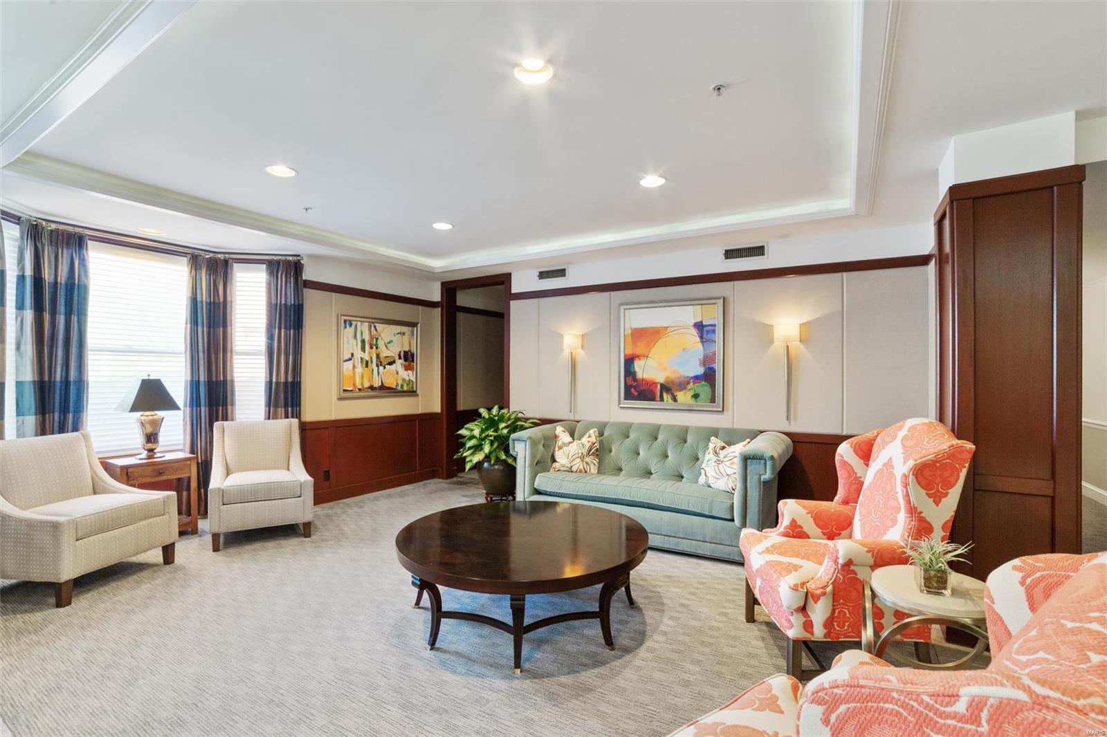 750 South Hanley Road, Unit 160 St. Louis, MO 63105 - Photo 2 of 19 Gallery Image 2