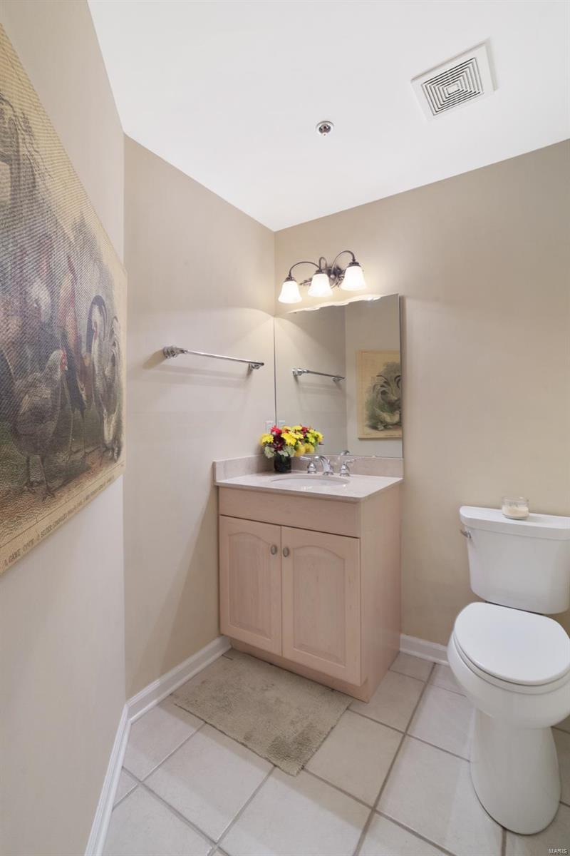 750 South Hanley Road, Unit 160 St. Louis, MO 63105 - Photo 4 of 19 Gallery Image 4