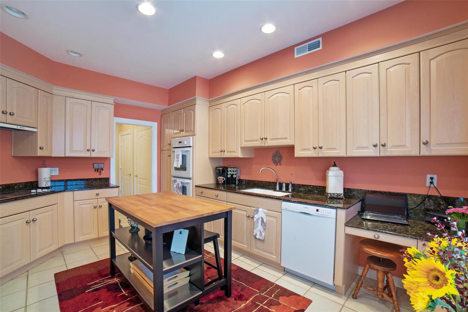 750 South Hanley Road, Unit 160 St. Louis, MO 63105 - Photo 5 of 19 Gallery Image 5